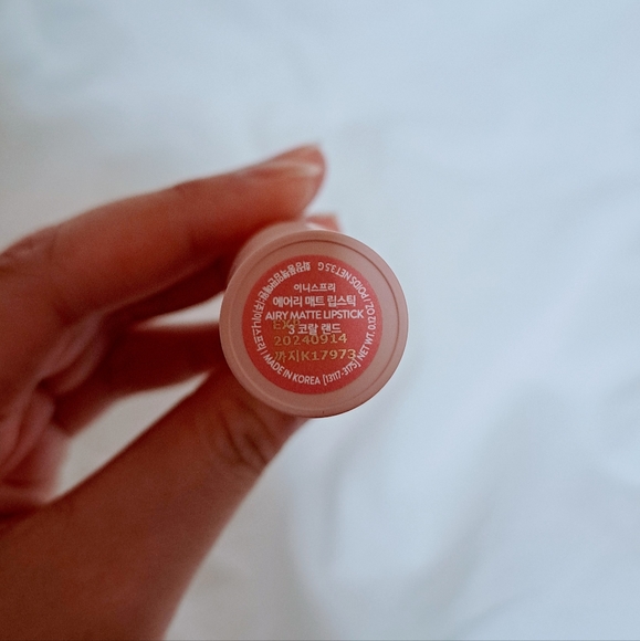 innisfree Airy Matte Lipstick - Picture 4 of 5